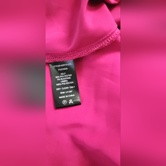 NWOT! ASTR The Label Women's Satin Strong Shoulder Midi Dress Size Medium - Picture 9 of 15